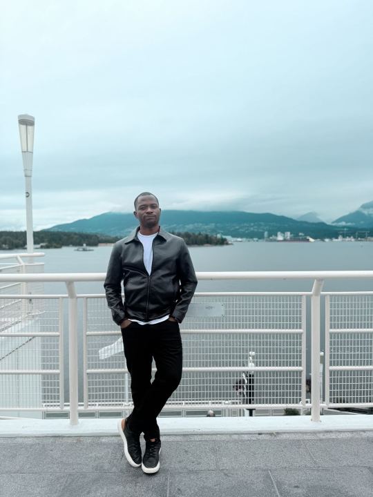 Nas by the harbour